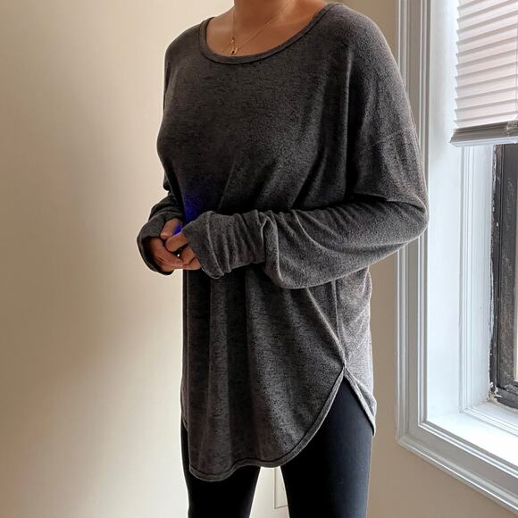 ATHLETA Women's Long Sleeve Gray Top with Thumb Holes Size L - Picture 8 of 13